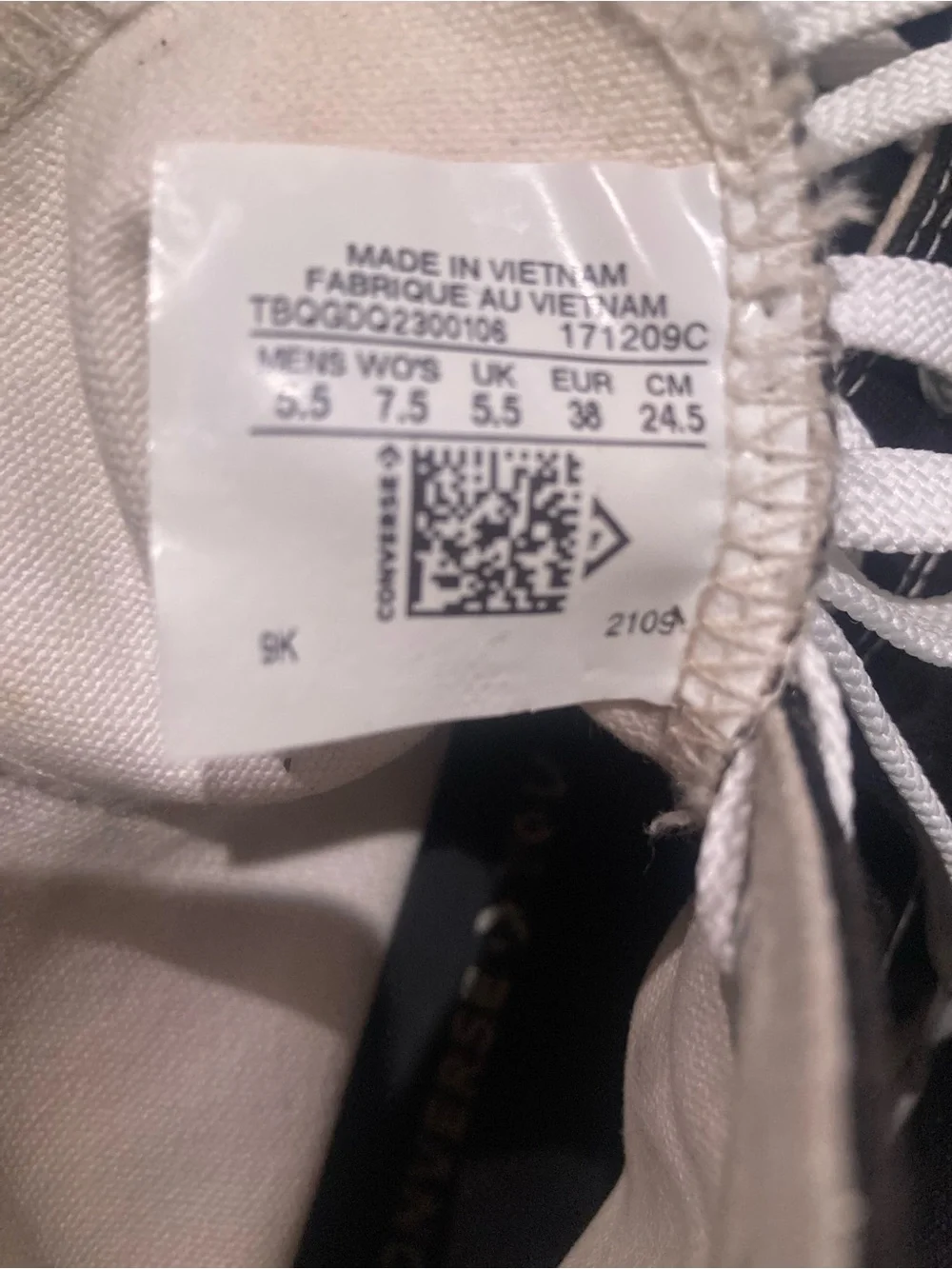 Converse Women’s High Tops 7.5 EUC